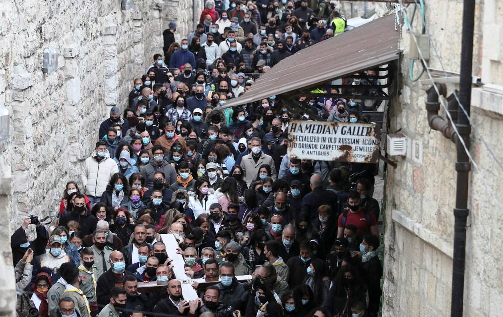 Após vacinação em massa, cristãos revivem a Páscoa sem isolamento em Jerusalém