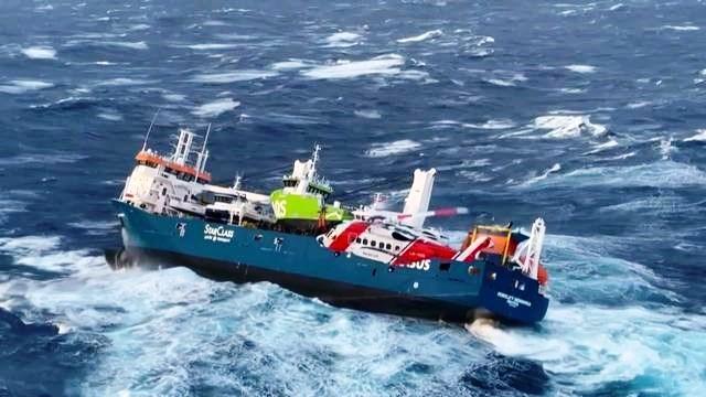 Navio de carga holandês fica à deriva próximo à Noruega após tripulação ser resgatada