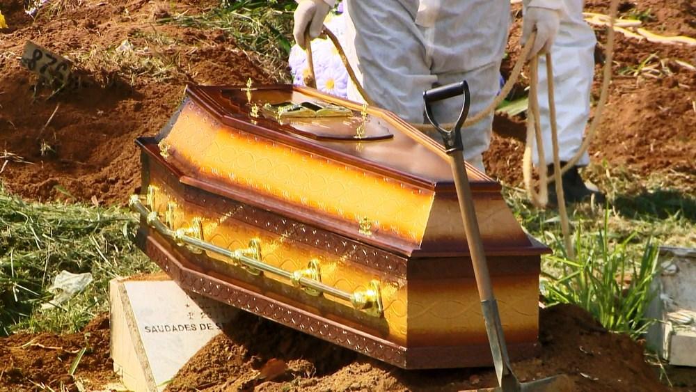 Enterros diários triplicam e sobrecarregam funerárias do ES durante pandemia