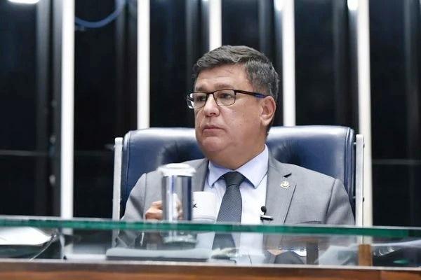 Em contra-ataque, governo articula pedido de impeachment de Barroso