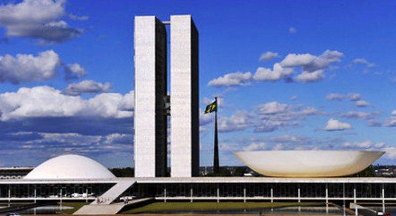 Projeto que libera redução de salário será votado segunda-feira (19)