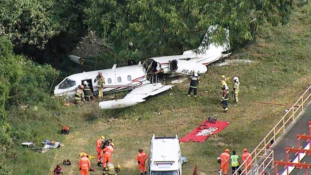 Aeronave cai no aeroporto da Pampulha e mobiliza bombeiros