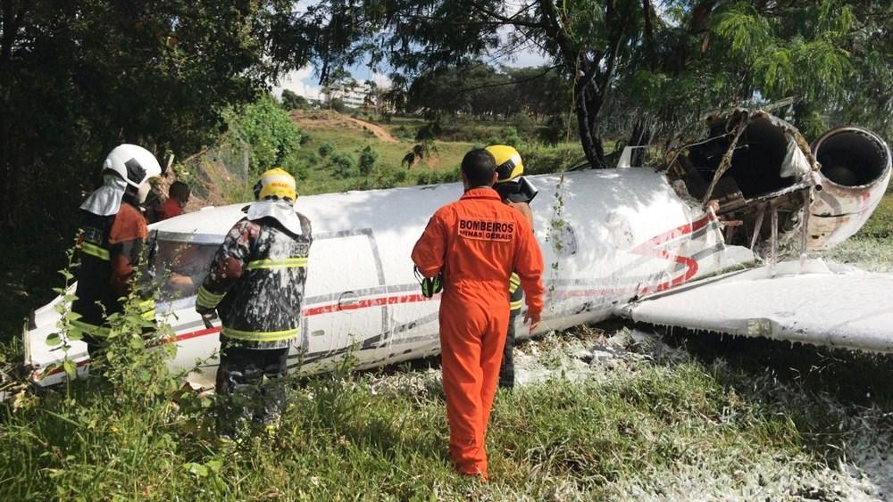 Aeronave cai no aeroporto da Pampulha e mobiliza bombeiros