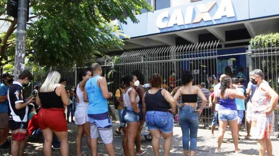 Funcionários da Caixa devem entrar em greve nesta terça-feira (27)