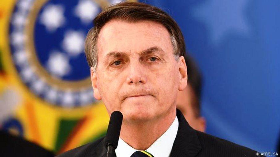 Bolsonaro assina MPs que permitem novos cortes de jornadas e salários