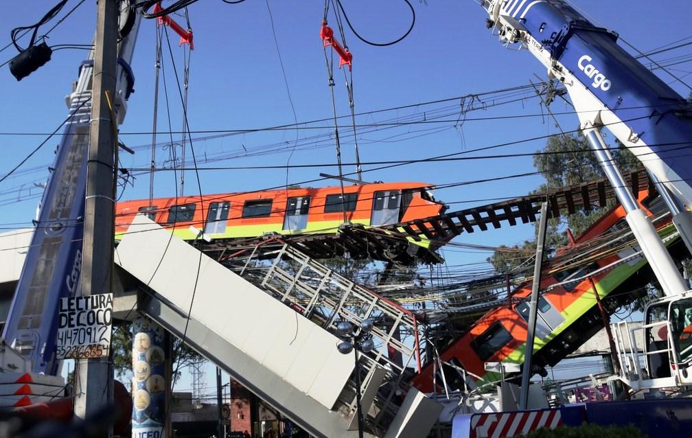 Trem do metrô da Cidade do México cai em avenida e deixa dezenas de mortos e feridos