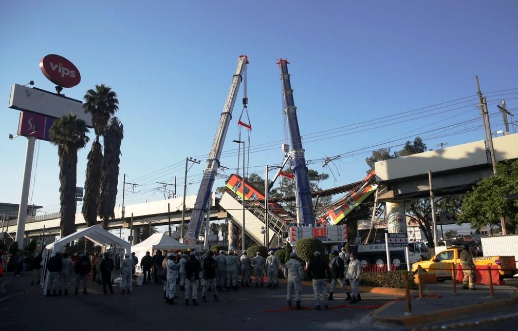 Trem do metrô da Cidade do México cai em avenida e deixa dezenas de mortos e feridos