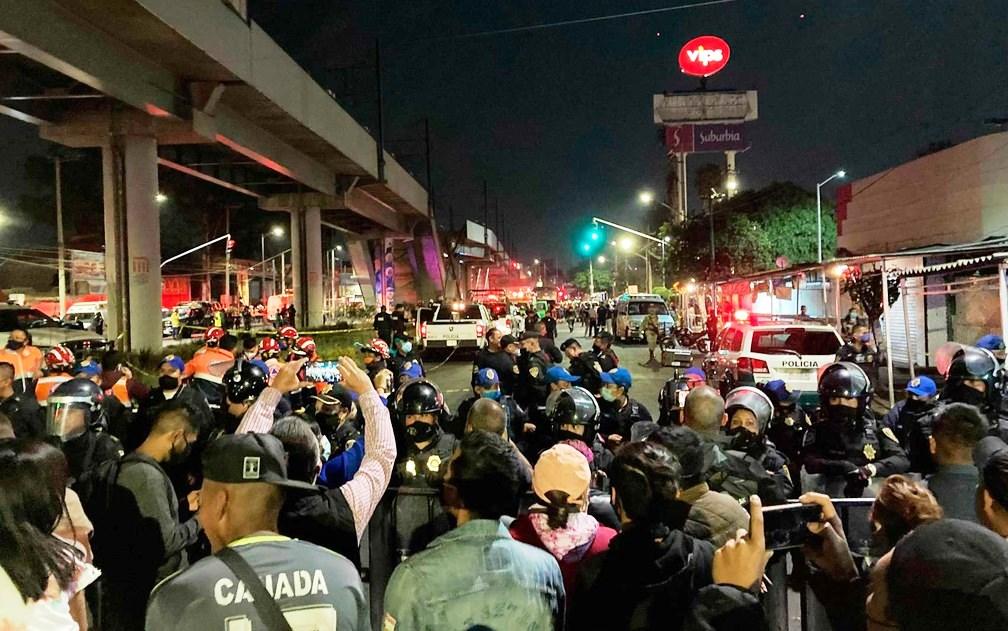 Trem do metrô da Cidade do México cai em avenida e deixa dezenas de mortos e feridos