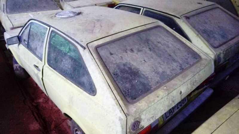 Galpão abriga dezenas de Chevette abandonados por 20 anos