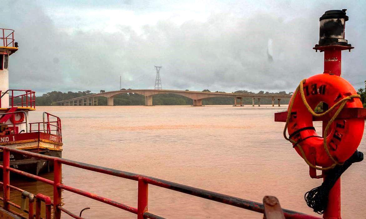 Ponte do Abunã reduzirá custo do transporte no Acre, diz Bolsonaro