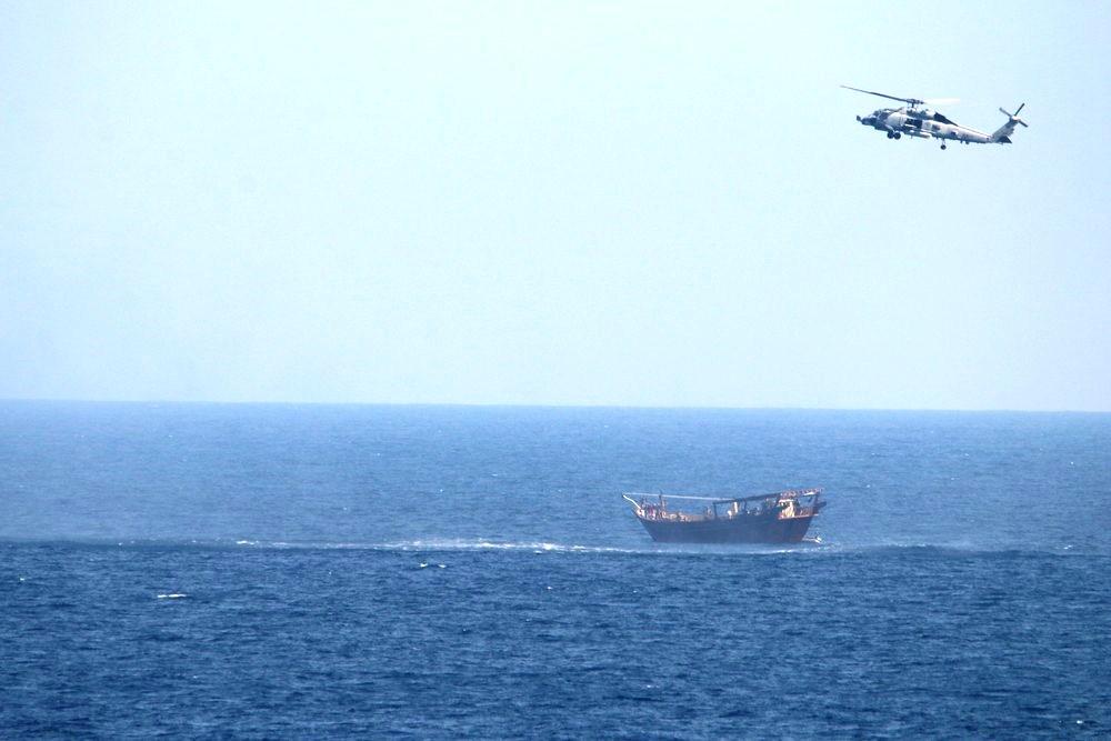 Marinha dos EUA faz apreensão gigantesca de armas no Mar da Arábia