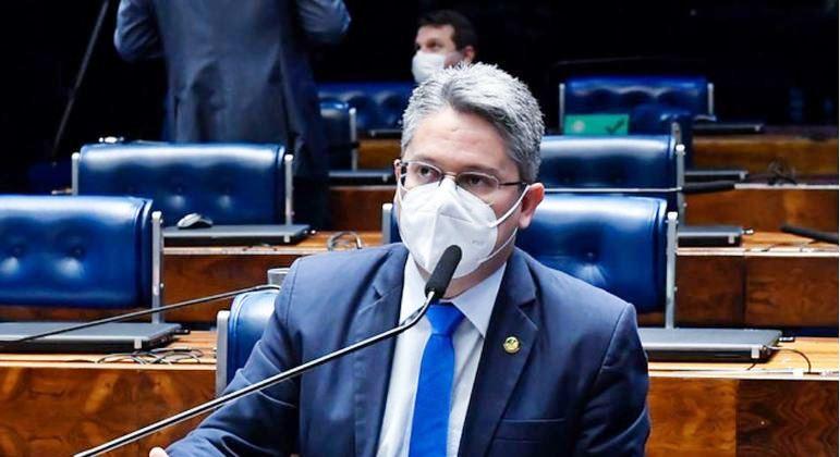 Senador cobra investigação de Toffoli: 