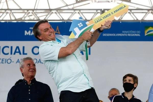 Bolsonaro diz que cadastro do Bolsa Família será feito por aplicativo