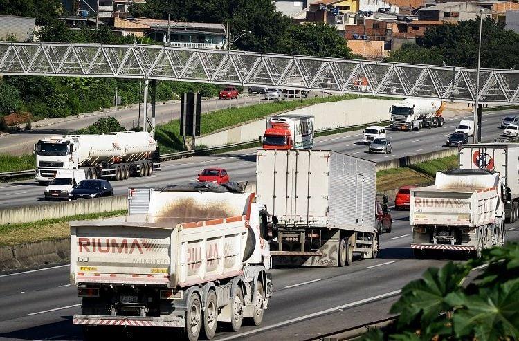 Governo lança programa com medidas para atender caminhoneiros