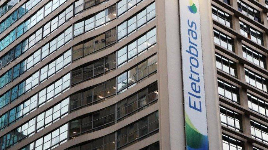 Privatização da Eletrobras pode criar programa social e redução na conta de luz