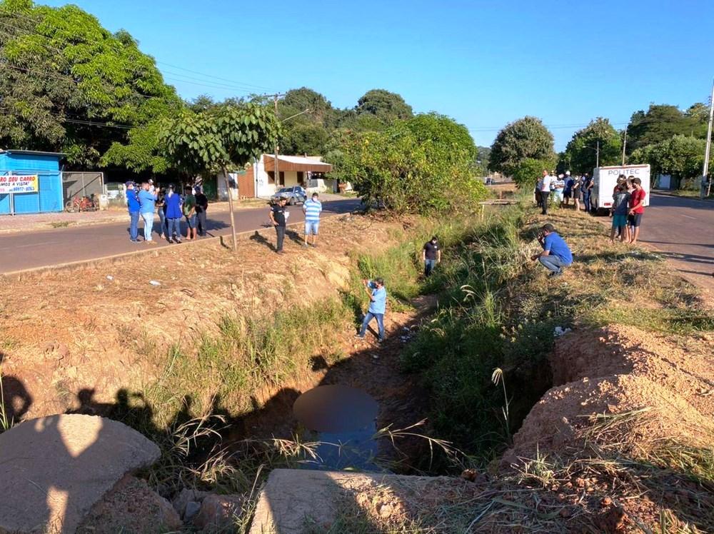 Mulher é encontrada morta em vala após desaparecer durante a noite