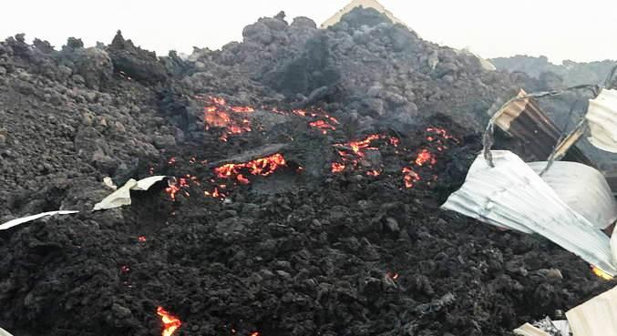 Lava do vulcão Nviragongo engole casas após erupção, mas para de avançar sobre cidade