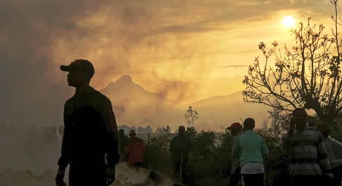 Lava do vulcão Nviragongo engole casas após erupção, mas para de avançar sobre cidade