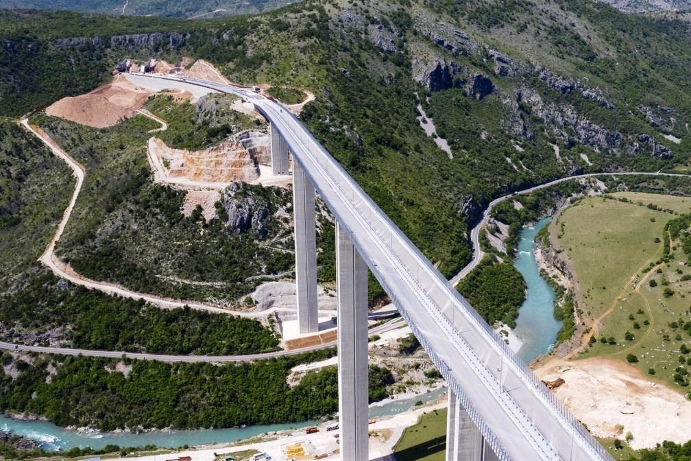 Montenegro constrói rodovia de US$ 1 bilhão que não leva a lugar nenhum