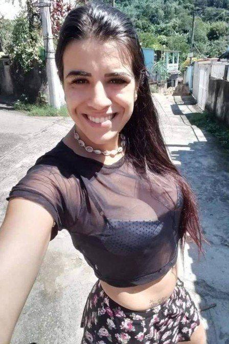 Polícia prende jovem acusada de matar atriz pornô a facadas na Baixada Fluminense