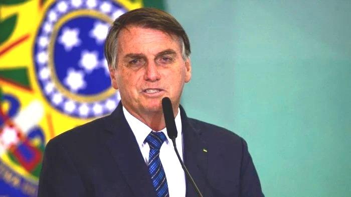 Bolsonaro quer lançar linha de crédito para policiais financiarem a casa própria