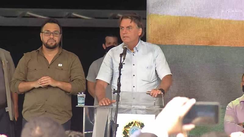 No ES, Bolsonaro volta a dizer que é ‘imorrível, imbrochável e incomível’