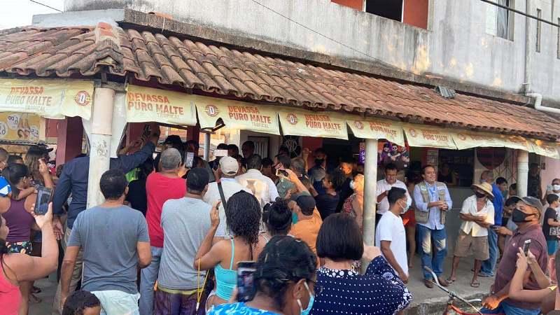 Bolsonaro pede para helicóptero pousar em Aracruz para visitar dono de bar