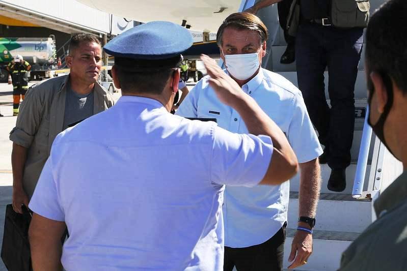 Bolsonaro pede para helicóptero pousar em Aracruz para visitar dono de bar