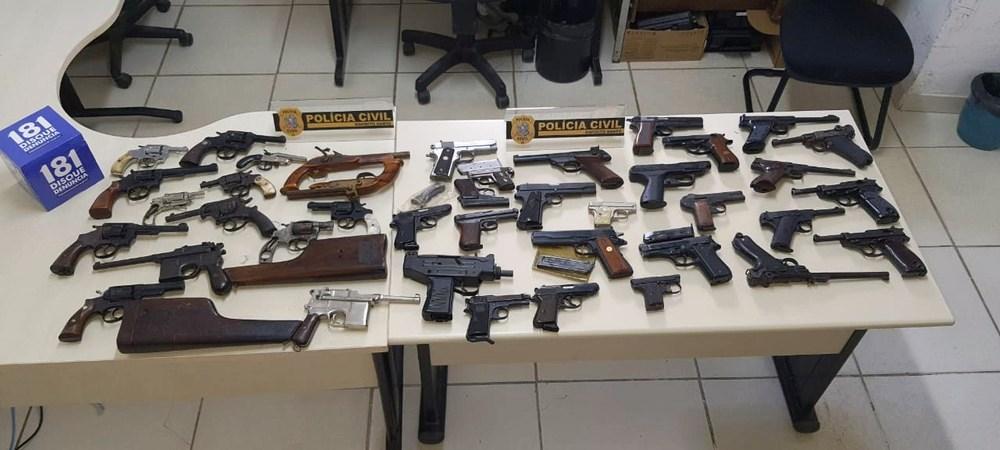 Ex-militar do Exército suspeito de manter esposa em cárcere privado é preso com 75 armas