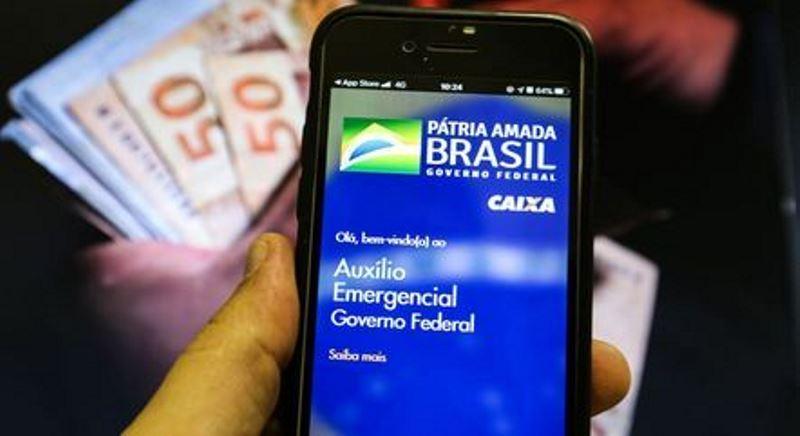 Mais de 2 milhões de beneficiários do auxílio emergencial recebem neste sábado (19)