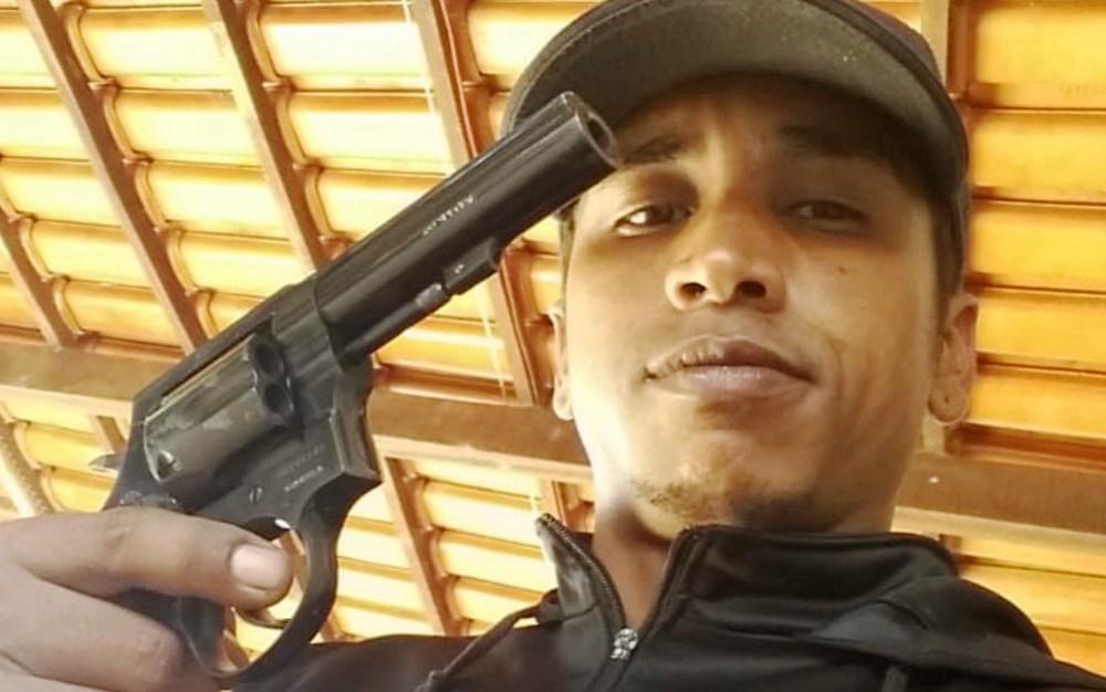 Ex-namorado enviou foto com arma horas antes de matar mulher e fugir a cavalo