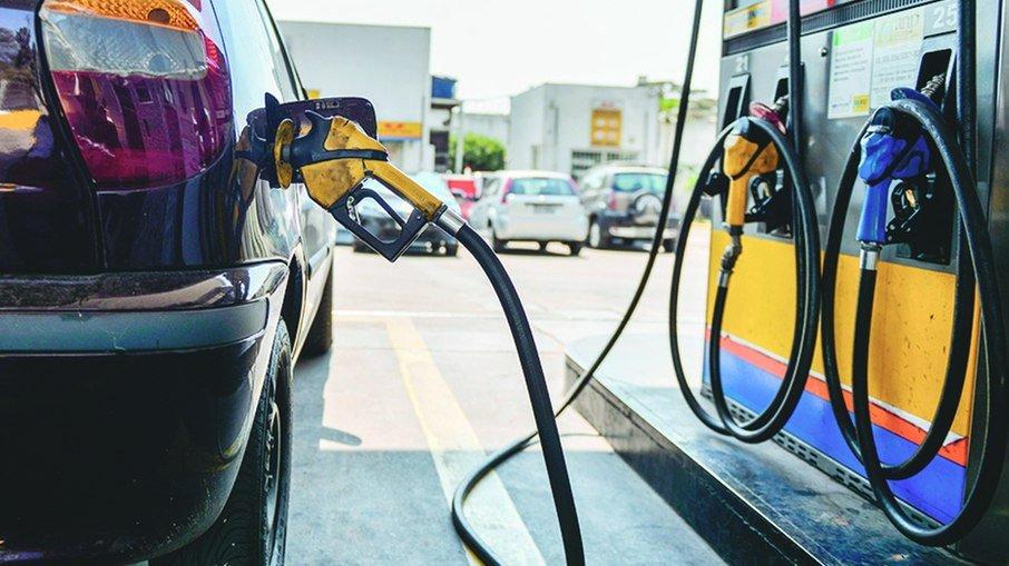 Gasolina acumula alta de 25% no primeiro semestre de 2021, diz estudo