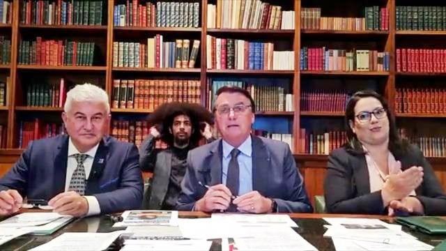 Internado em SP, Bolsonaro passará por bateria de exames nesta quinta-feira 915)