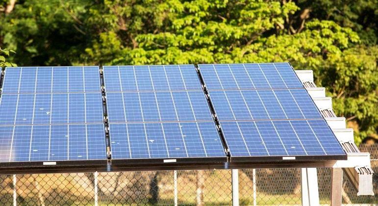 Adesão a energia solar cresce 44% impulsionada por conta de luz alta