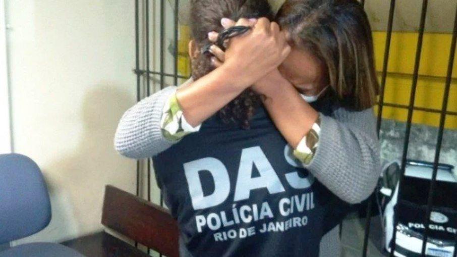 Polícia estoura cativeiro e resgata jovem sequestrada por ex-namorado