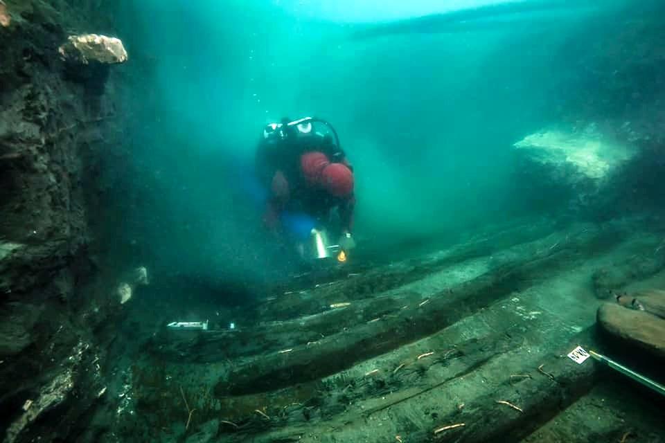 Navio de guerra do século 2 a.C e cemitério são encontrados no Egito