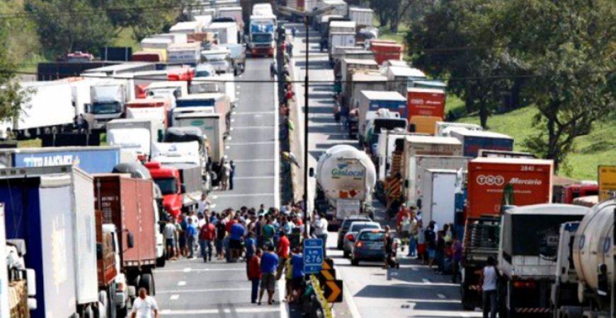 Caminhoneiros preparam protestos contra preço do diesel neste domingo (25)