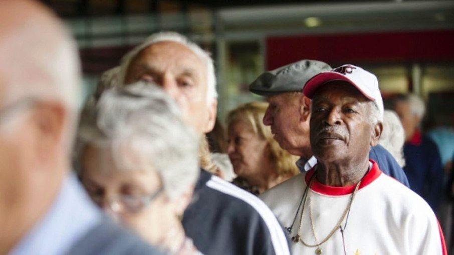 Senado vai analisar reajuste especial do INSS para idosos acima de 75 anos