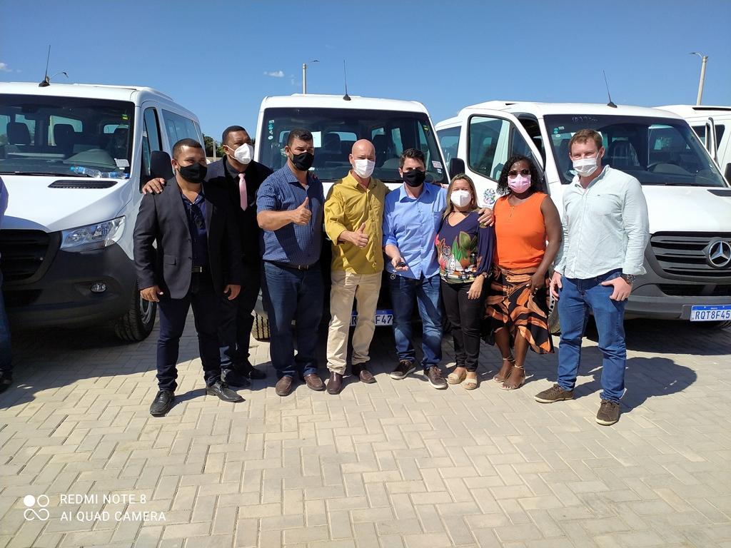 Governador do ES anuncia construção de quadra poliesportiva e Centro de Assistência Social em Pedro Canário