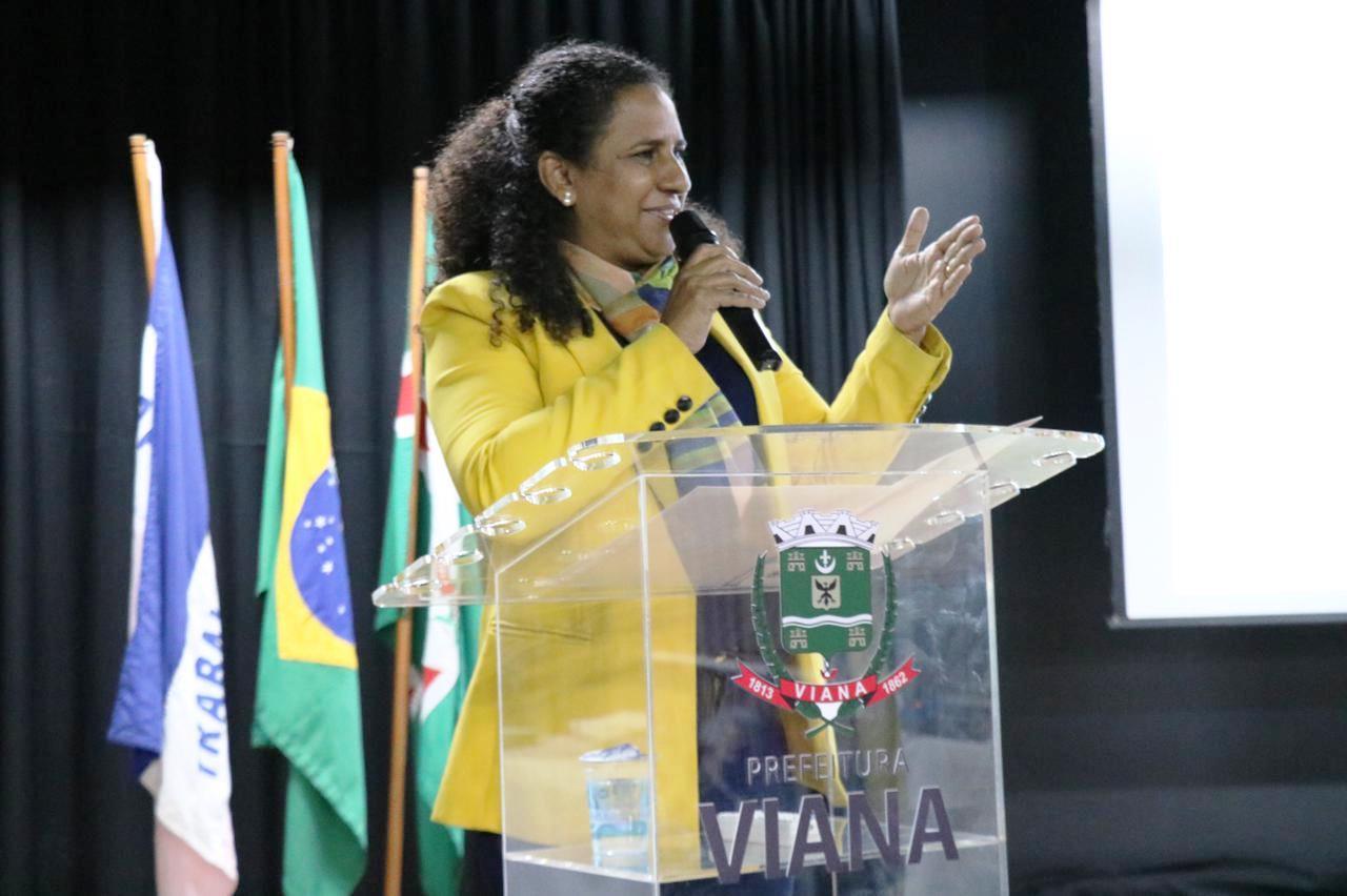 Jacqueline Moraes participa da adesão de Viana ao Projeto Cidade Empreendedora