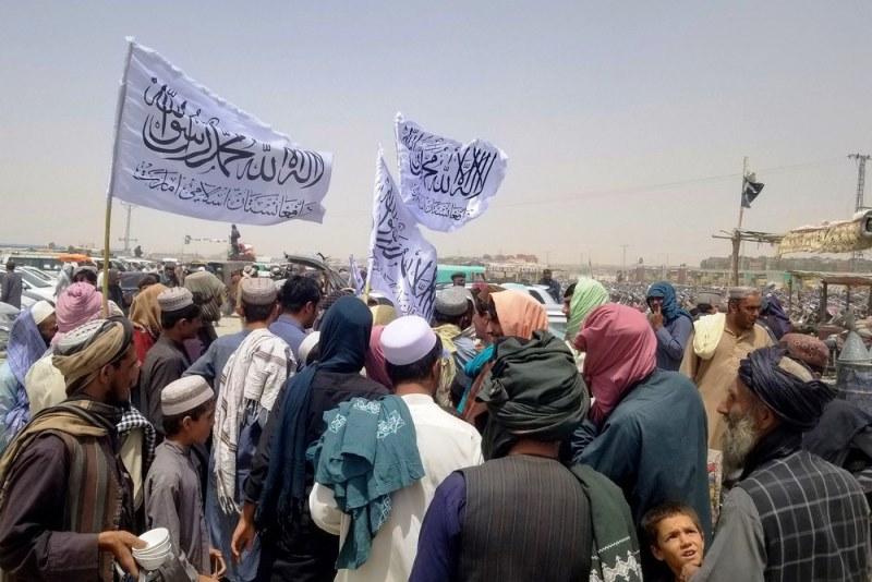 Talibã reprime primeiro protesto com violência; há pelo menos dois mortos