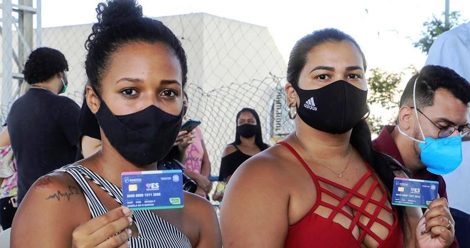 Beneficiários do Cartão ES Solidário têm até dia 26 de outubro para retirar seus cartões nas agências do Banestes