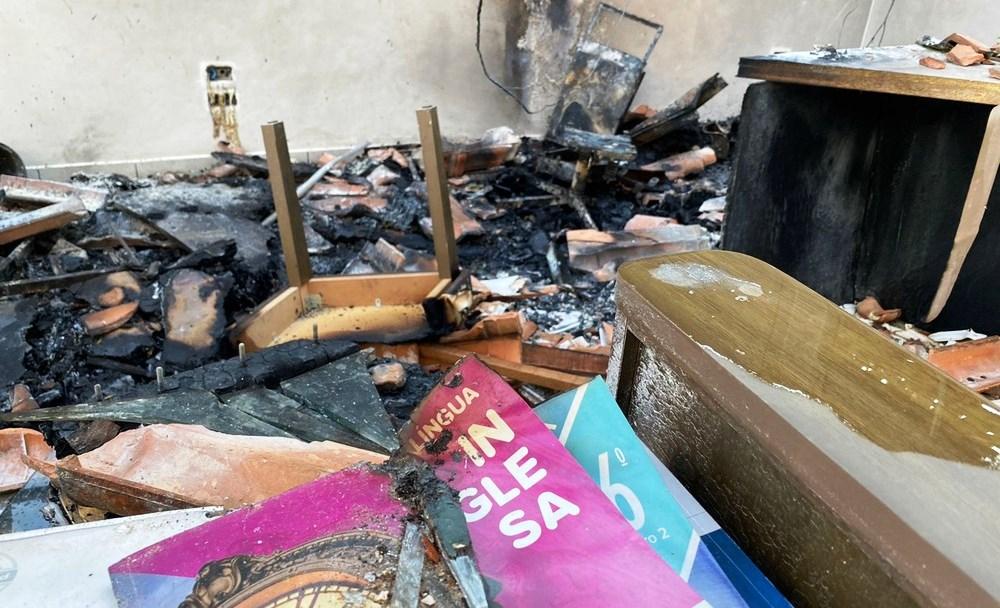 Ex-dono incendeia escola, se queima e é preso em outra cidade ao pedir socorro