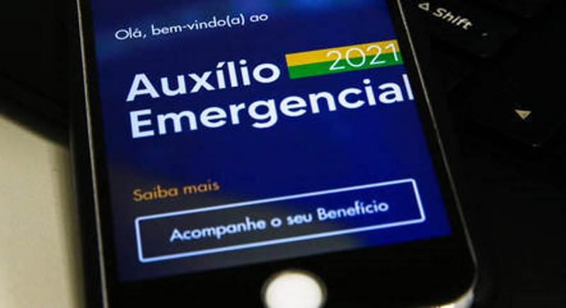 Auxílio emergencial é liberado para beneficiários nascidos em abril, neste domingo (22)