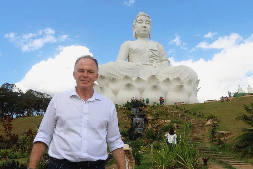 Casagrande participa da inauguração do monumento Grande Buda de Ibiraçu (ES)