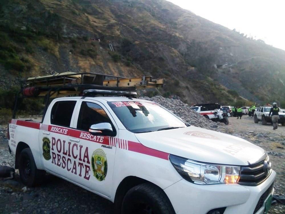 Ônibus cai em precipício cordilheira dos Andes, no Peru, e deixa 29 mortos