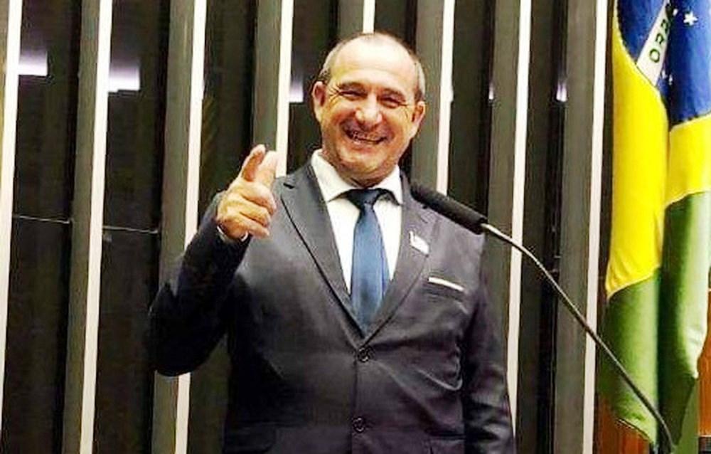 “Eu boto o dinheiro onde quiser”, diz prefeito flagrado pela PF com R$ 505 mil em aeroporto