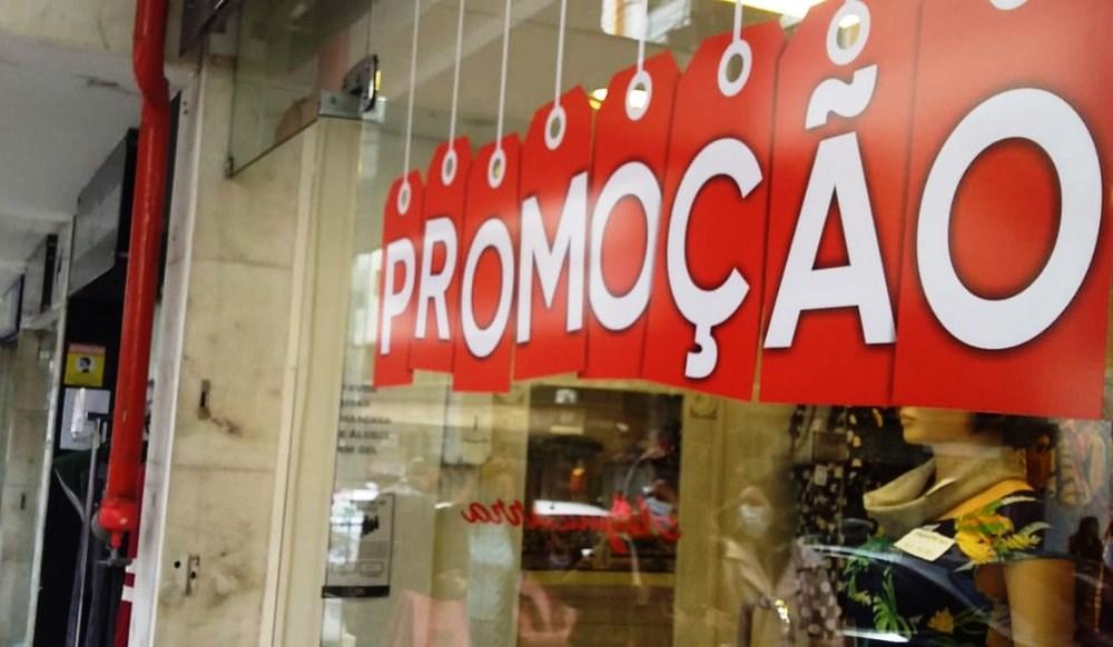 ES aprova lei que obriga comércio a expor preço antigo de produtos em promoção