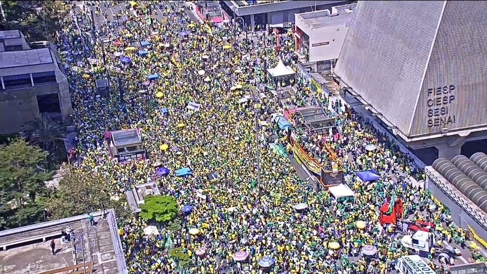 Manifestantes fazem ato na Av. Paulista a favor de Bolsonaro