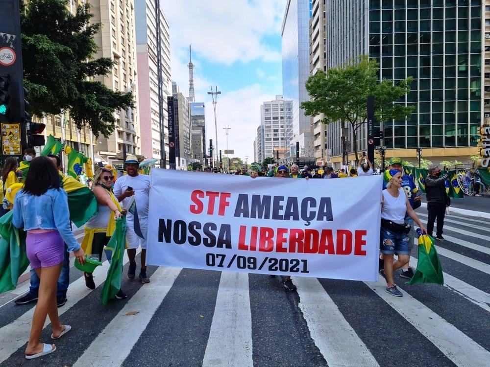 Manifestantes fazem ato na Av. Paulista a favor de Bolsonaro